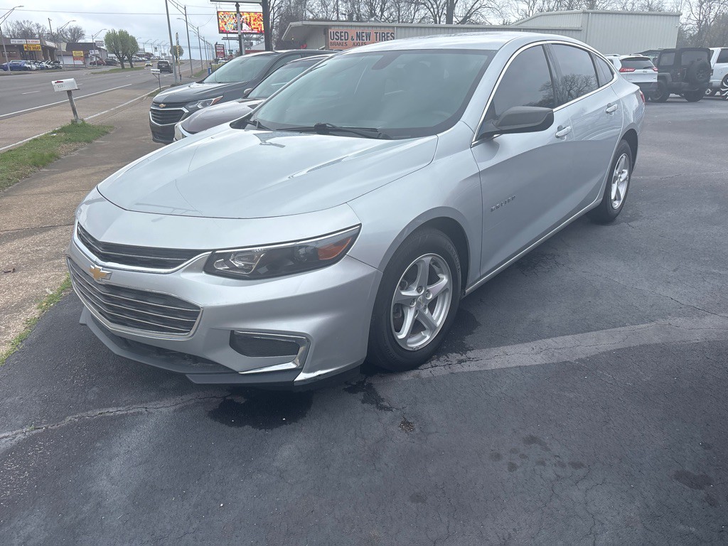 2018 Chevrolet Malibu Image 2