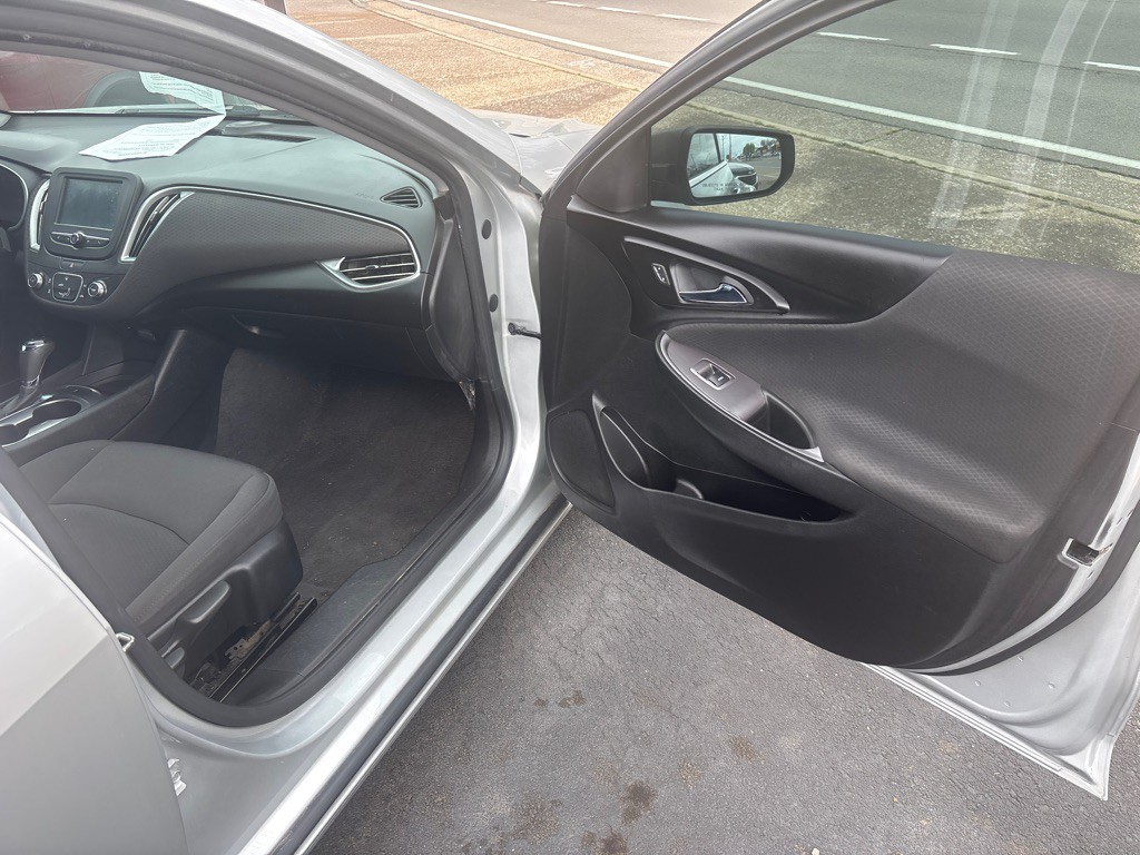 2018 Chevrolet Malibu Image 11