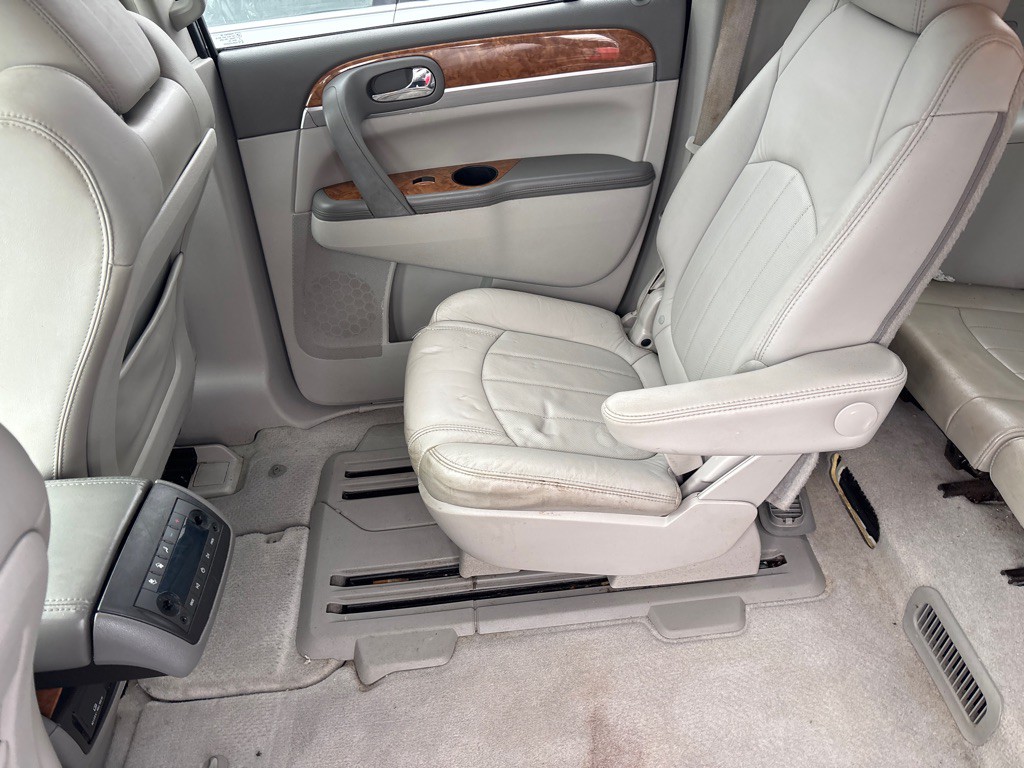2011 Buick Enclave Image 9
