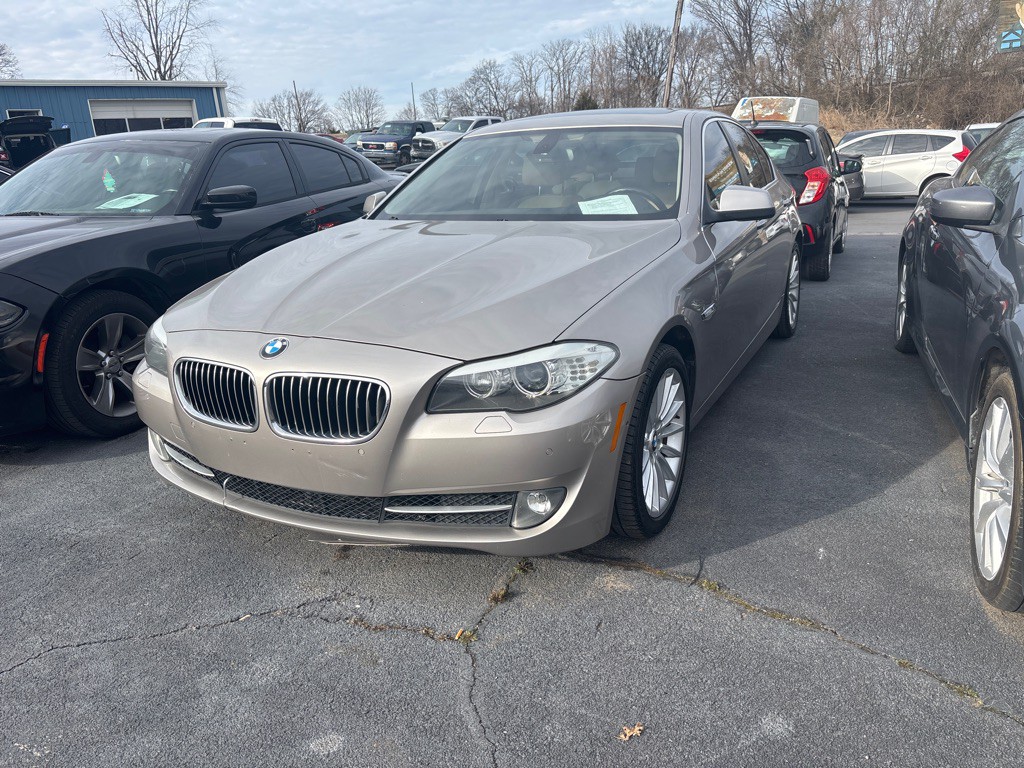 2011 BMW 5 Series Image 2