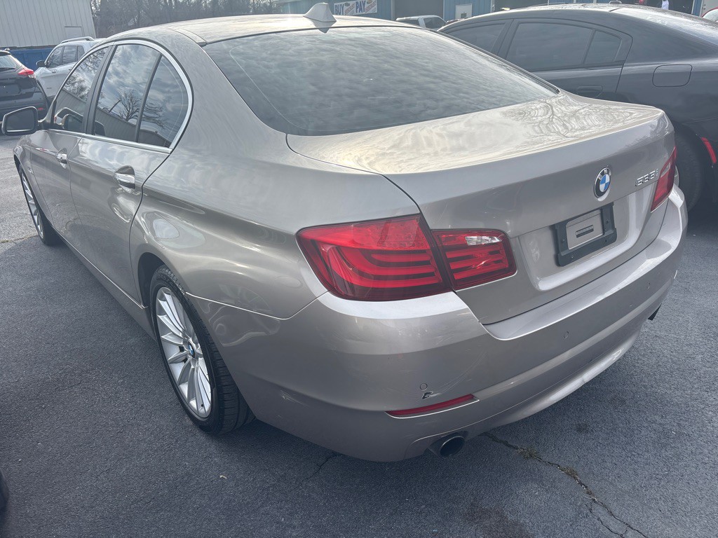 2011 BMW 5 Series Image 3