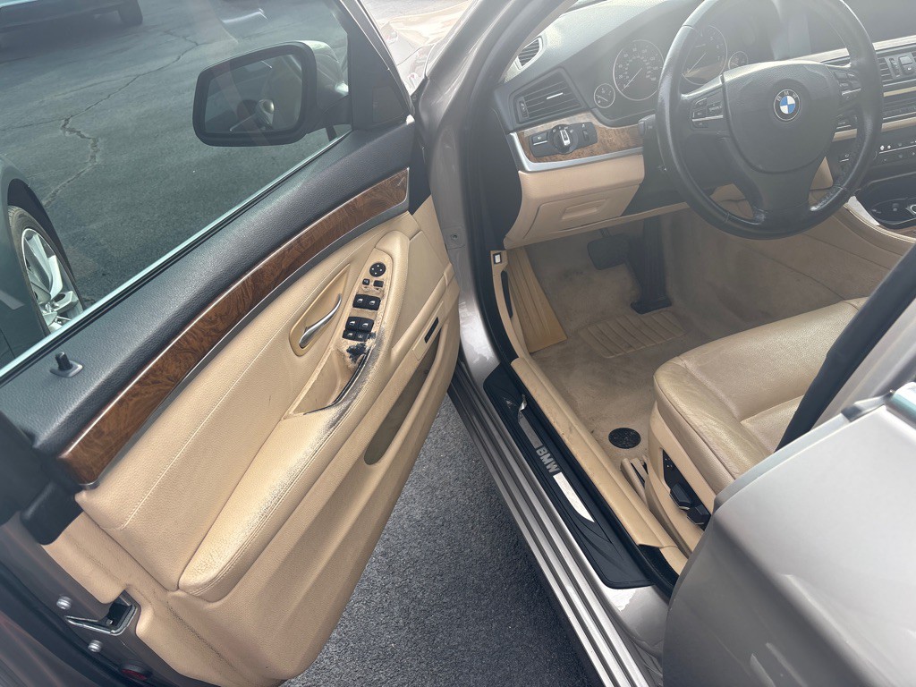 2011 BMW 5 Series Image 7