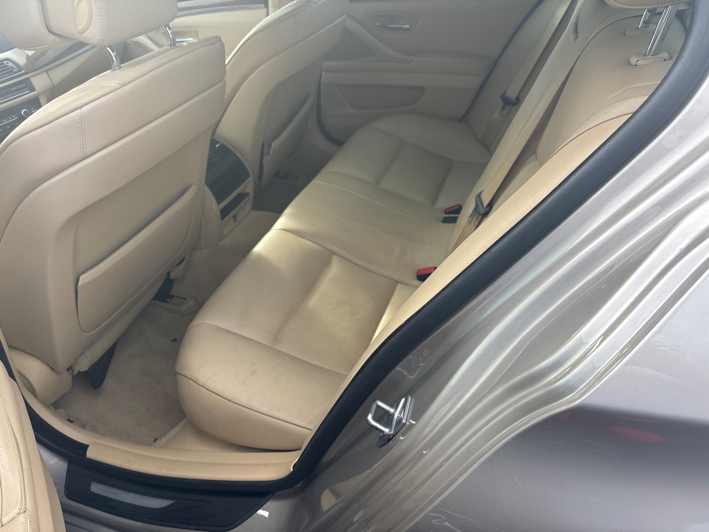 2011 BMW 5 Series Image 8