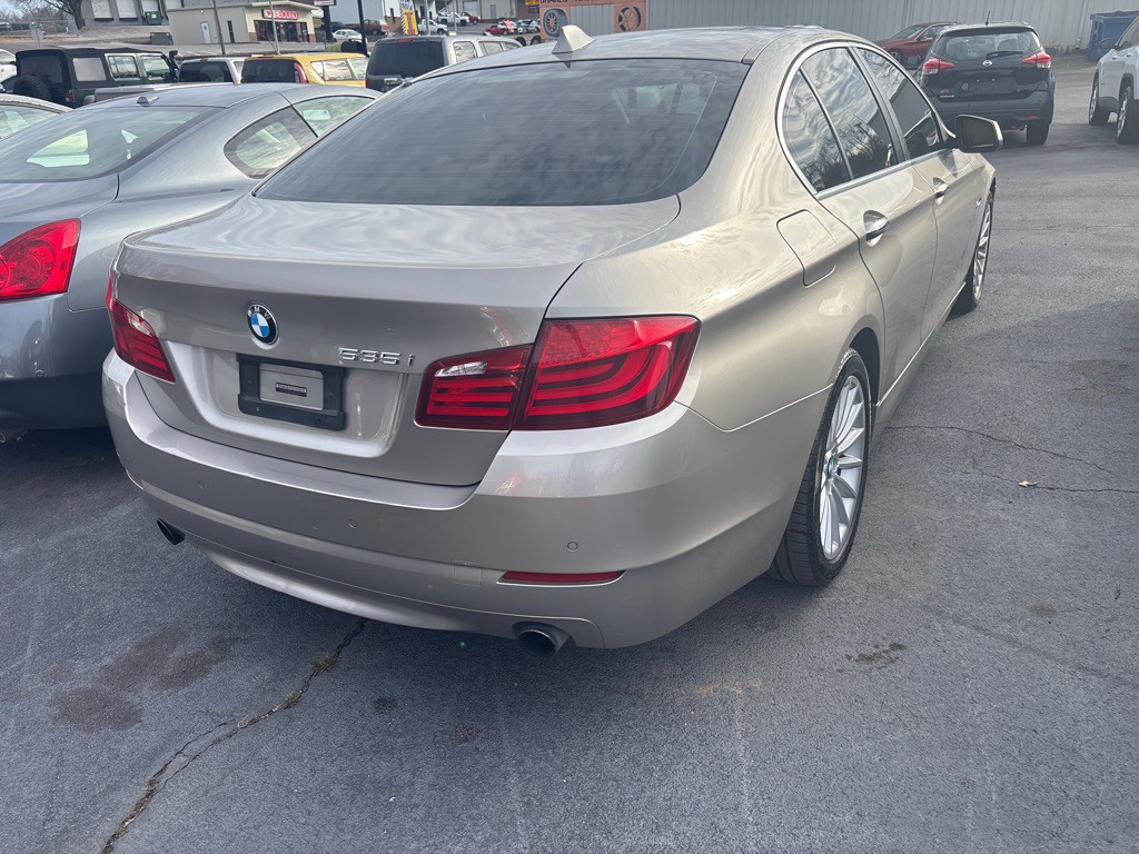 2011 BMW 5 Series Image 10