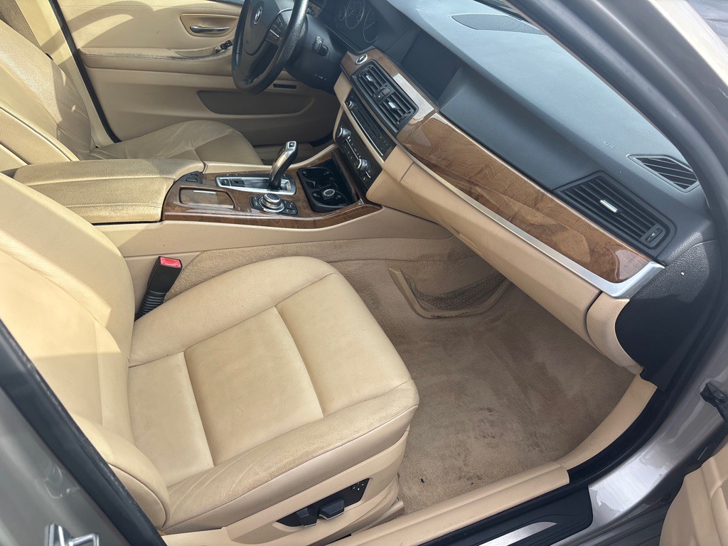 2011 BMW 5 Series Image 12