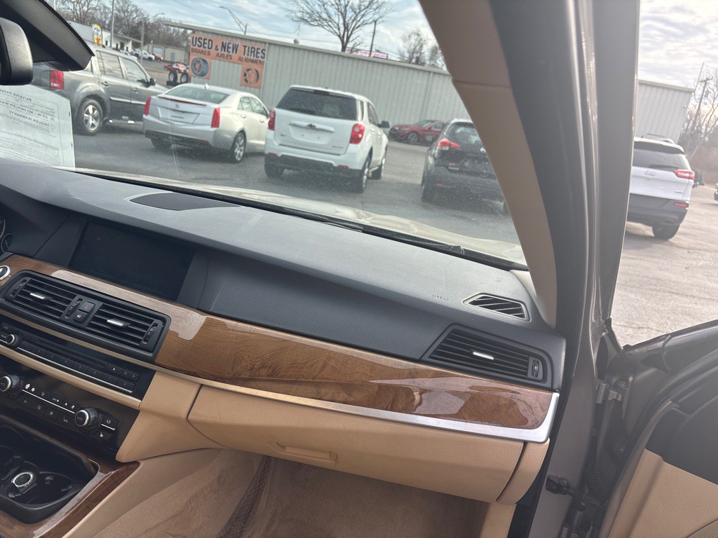 2011 BMW 5 Series Image 13