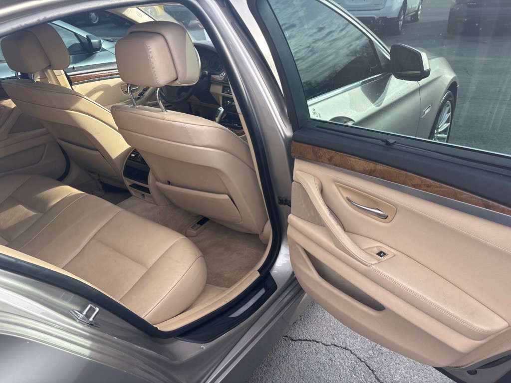 2011 BMW 5 Series Image 14