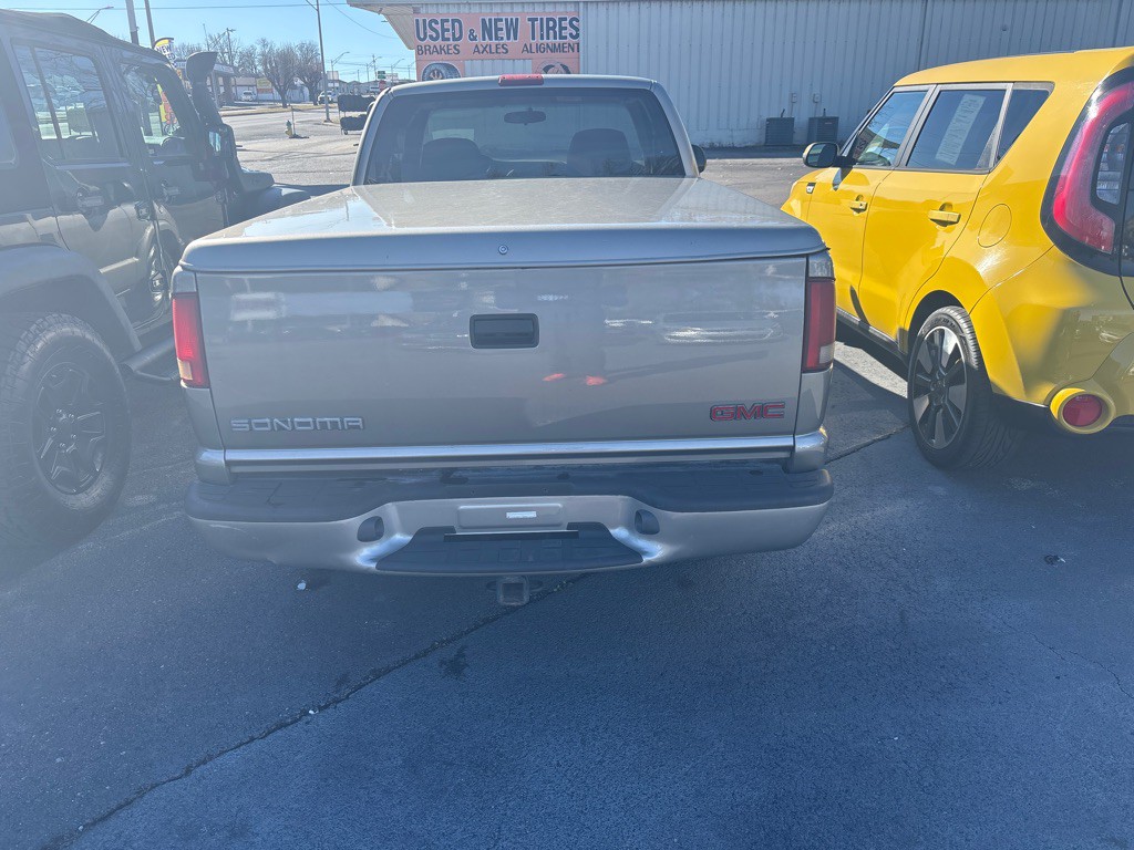 2003 GMC Sonoma Image 3