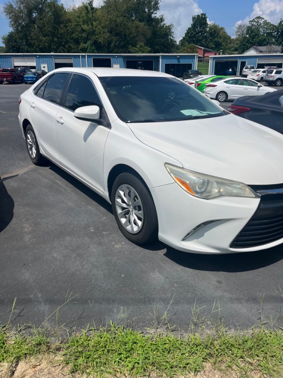 2016 Toyota Camry Image 2