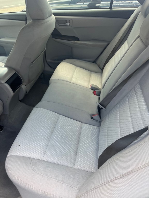2016 Toyota Camry Image 15