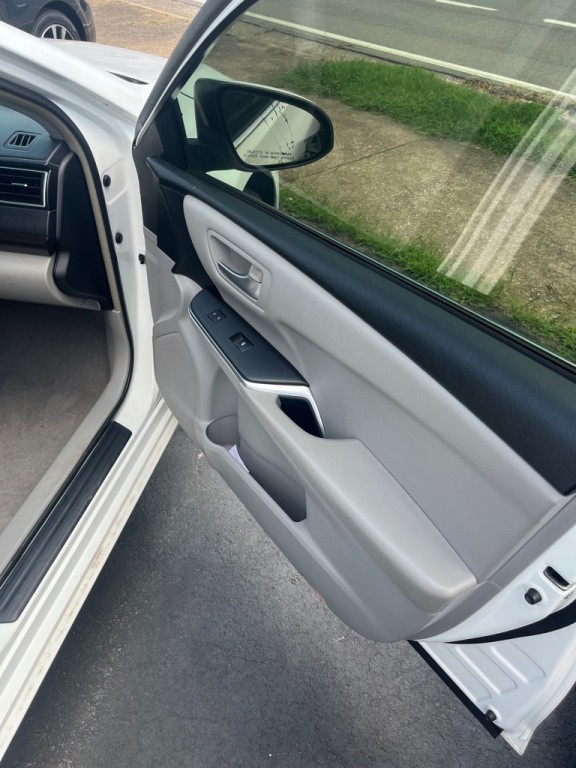 2016 Toyota Camry Image 20