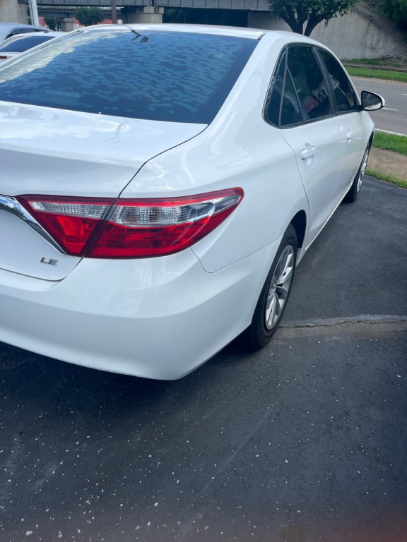 2016 Toyota Camry Image 21