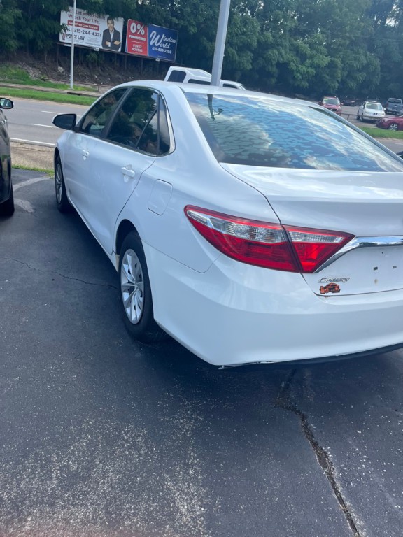 2016 Toyota Camry Image 23
