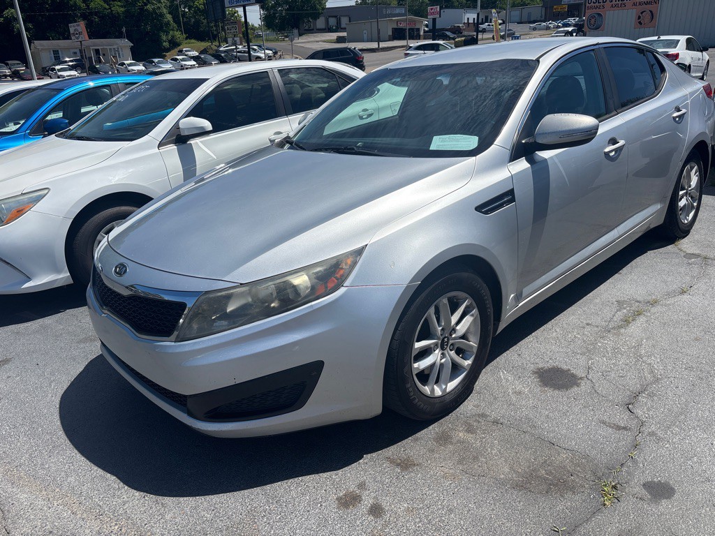 2011 Kia Optima Image 2