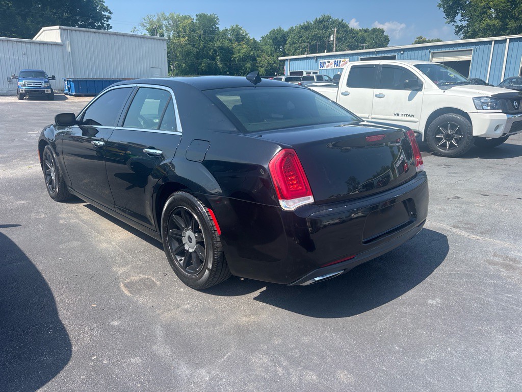 2016 Chrysler 300 Image 4
