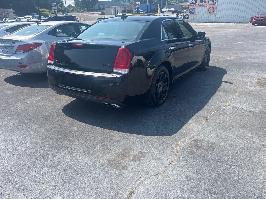 2016 Chrysler 300 Image 5