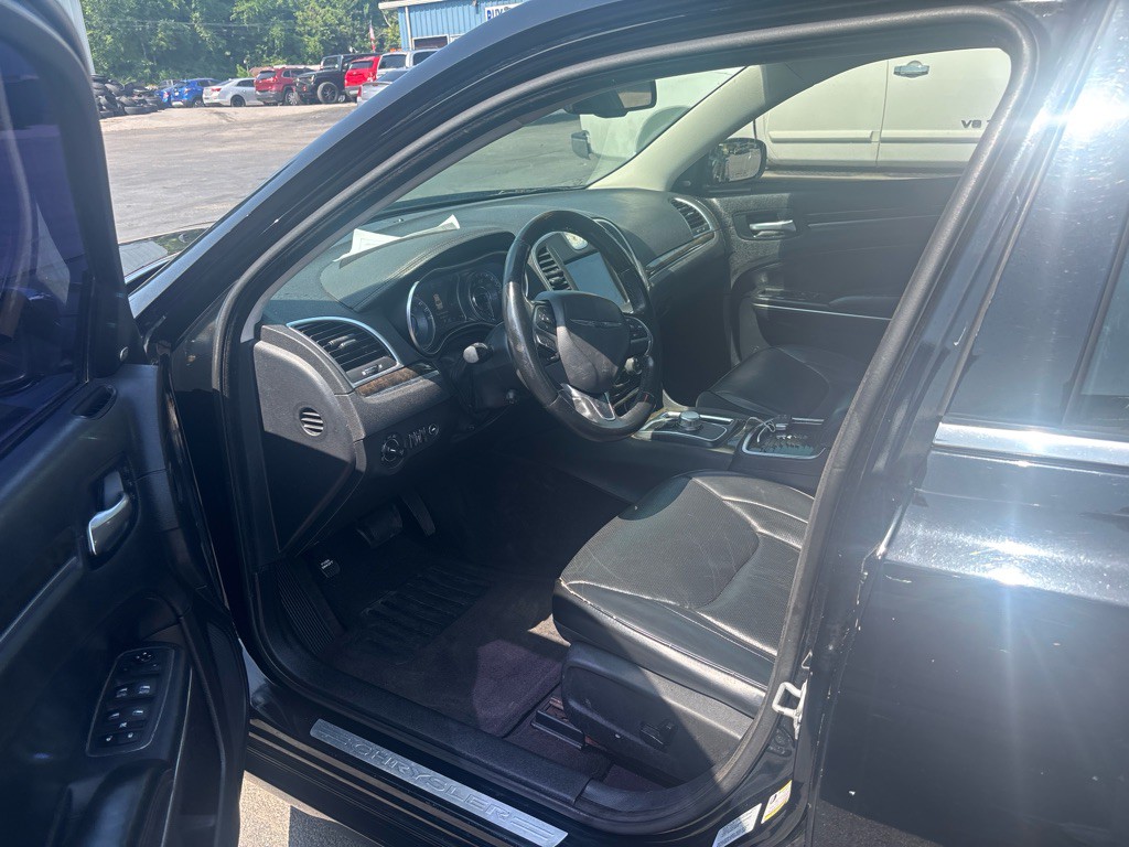 2016 Chrysler 300 Image 7
