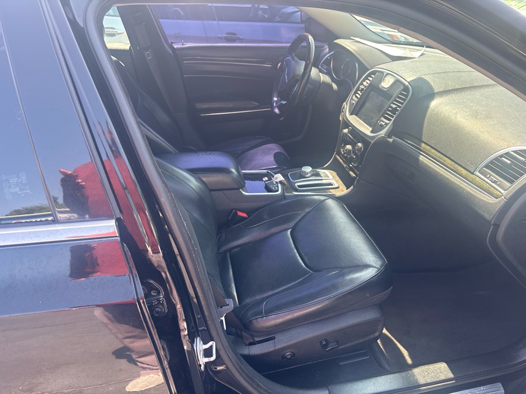2016 Chrysler 300 Image 16