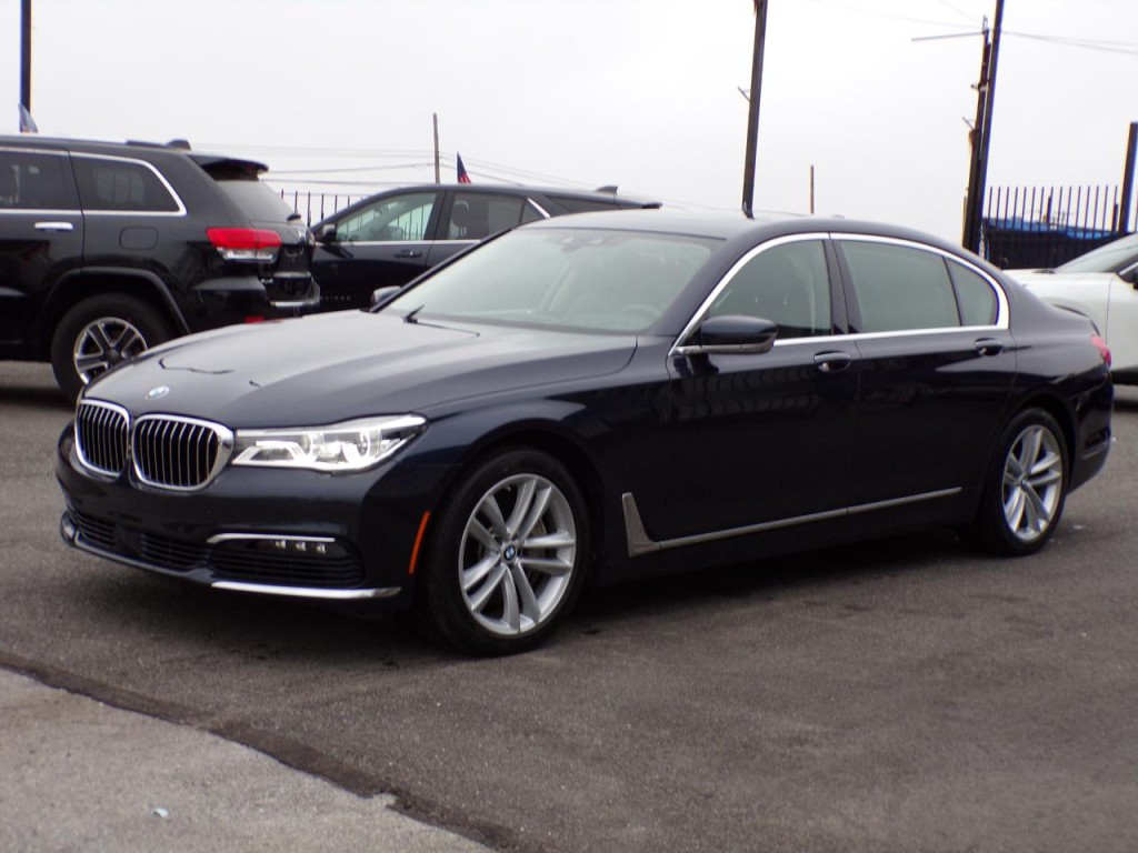 2016 BMW 7 Series Image 2