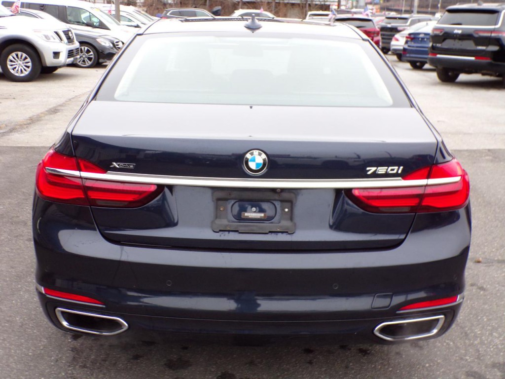 2016 BMW 7 Series Image 8