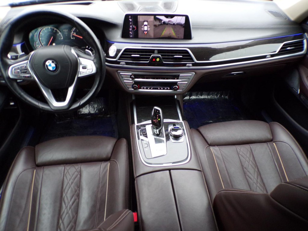 2016 BMW 7 Series Image 9