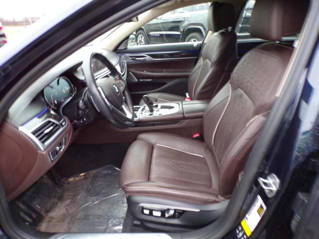 2016 BMW 7 Series Image 11