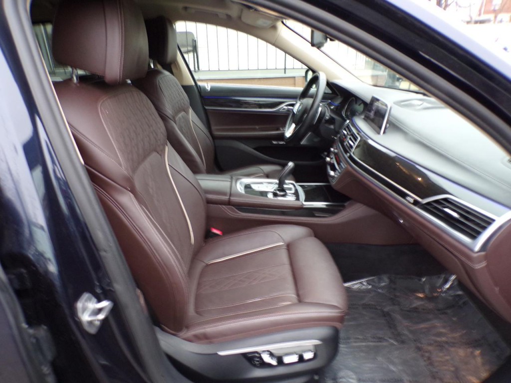 2016 BMW 7 Series Image 12