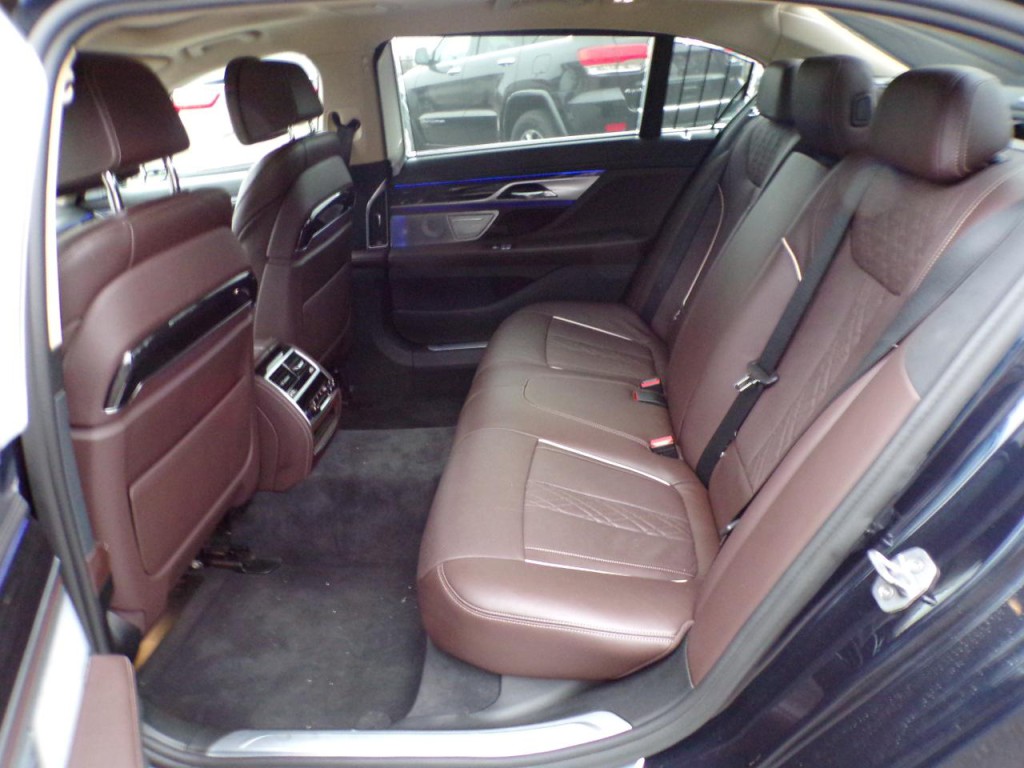 2016 BMW 7 Series Image 13