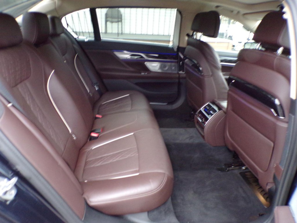 2016 BMW 7 Series Image 14