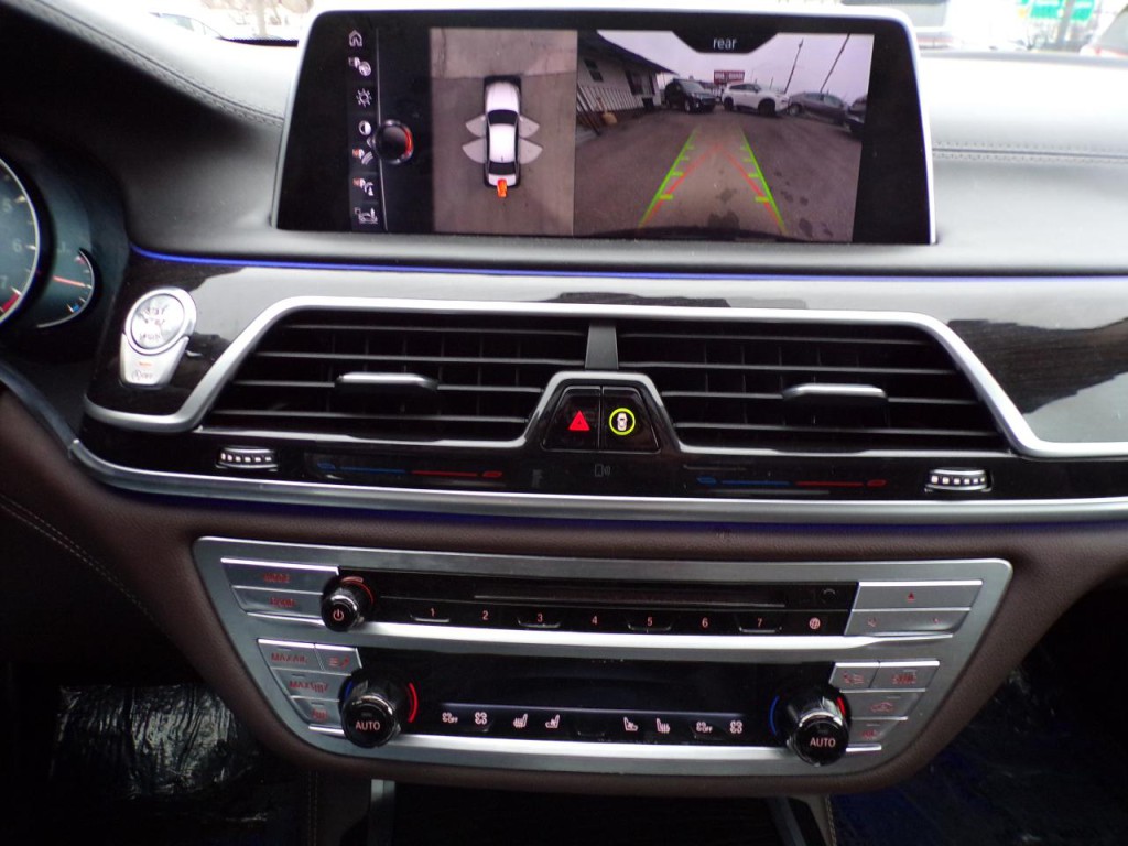 2016 BMW 7 Series Image 15