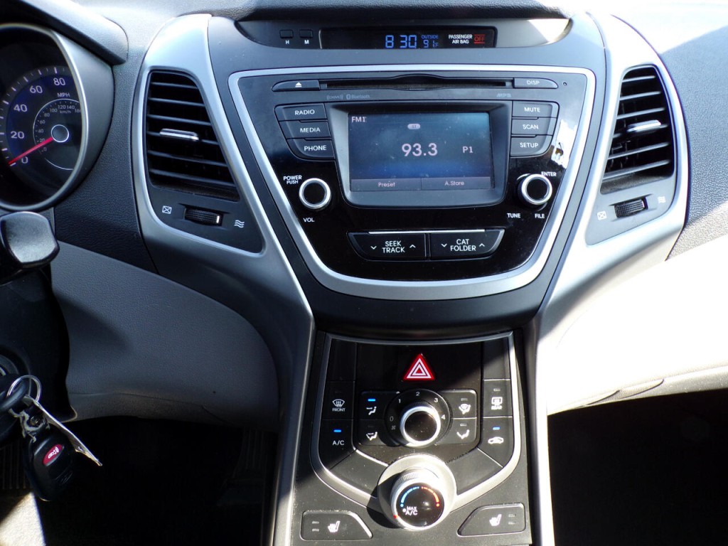 2017 Hyundai Elantra Image 16