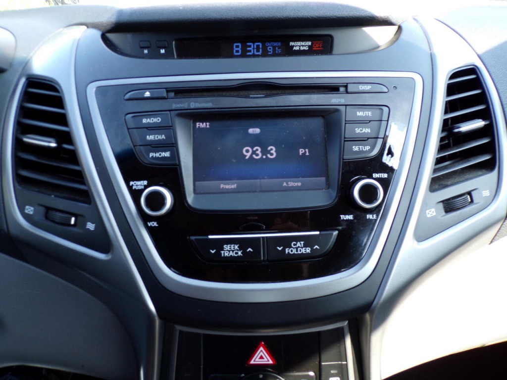 2017 Hyundai Elantra Image 17