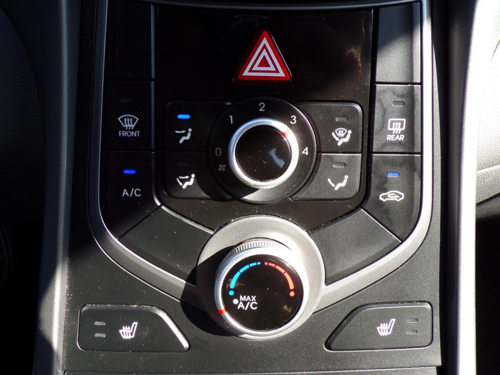 2017 Hyundai Elantra Image 19