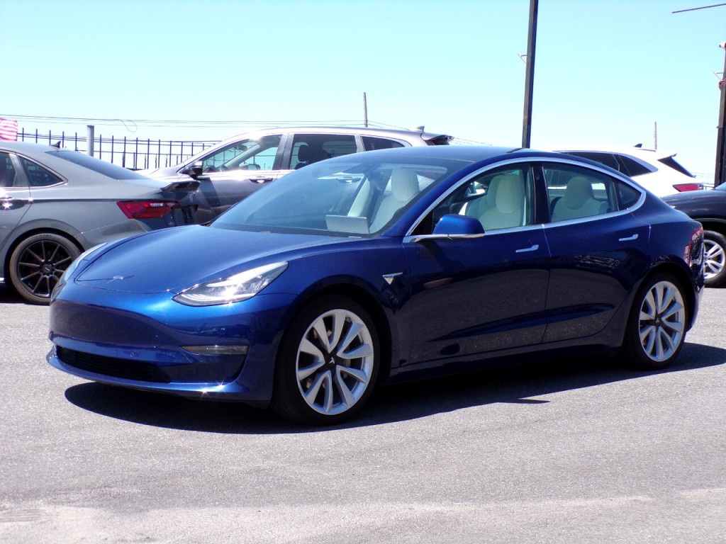 2018 Tesla Model 3 Image 2
