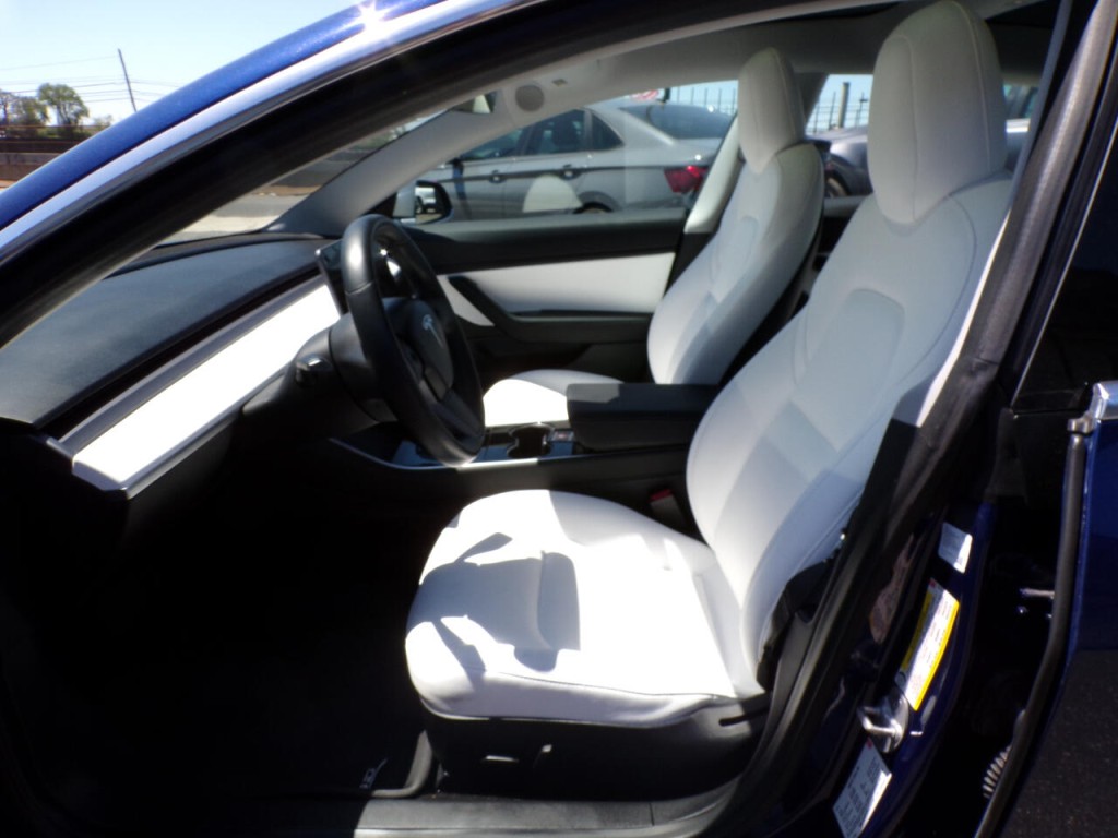 2018 Tesla Model 3 Image 9