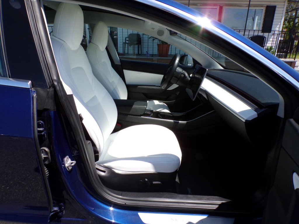 2018 Tesla Model 3 Image 10