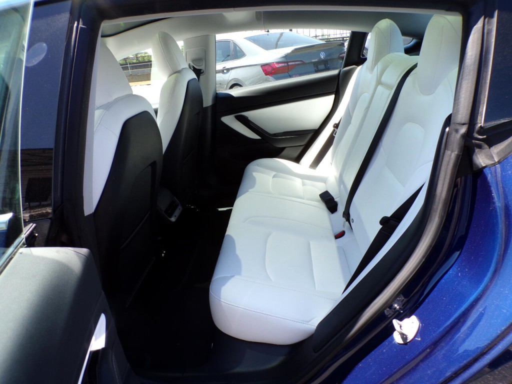 2018 Tesla Model 3 Image 11