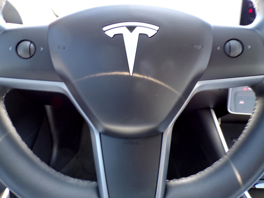 2018 Tesla Model 3 Image 15