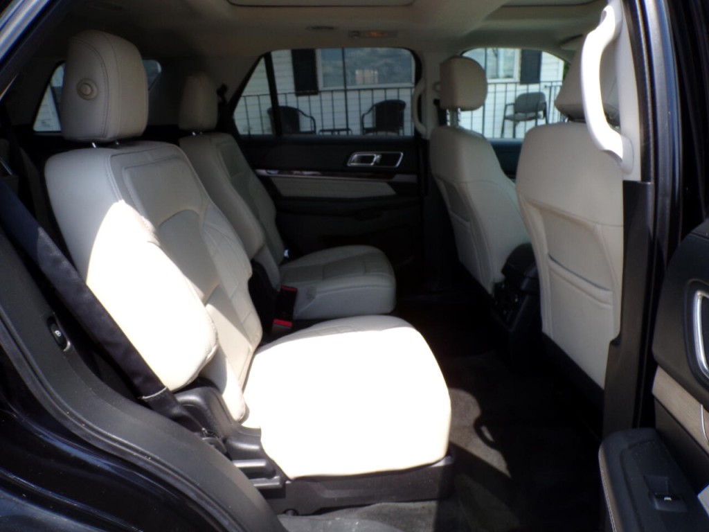 2016 Ford Explorer Image 13