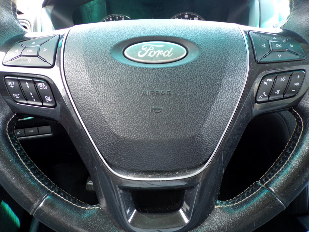 2016 Ford Explorer Image 19