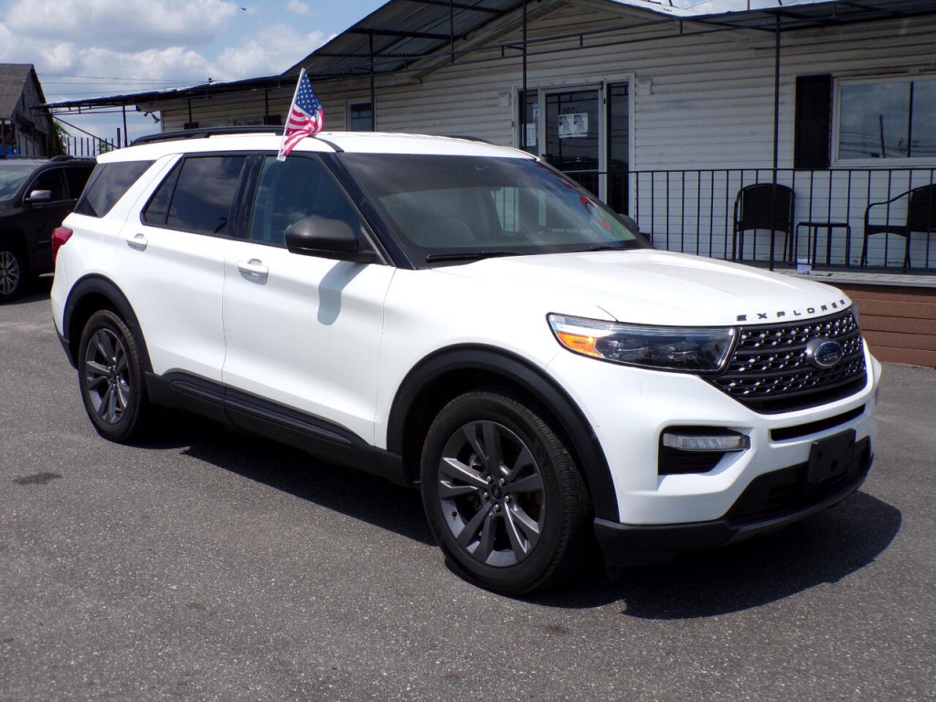 2021 Ford Explorer Image 2