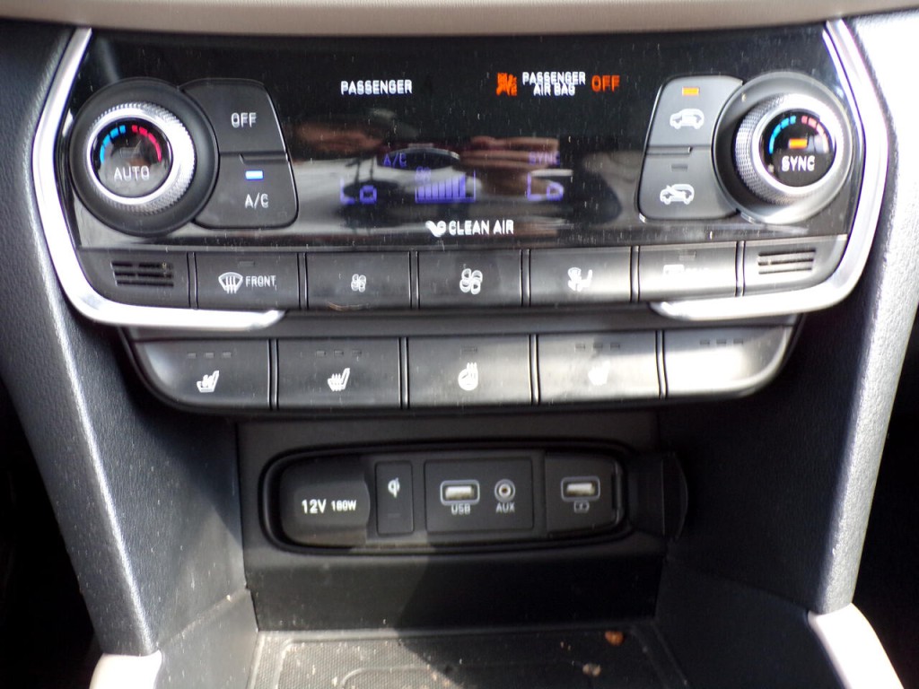 2014 Hyundai Santa Fe Image 16