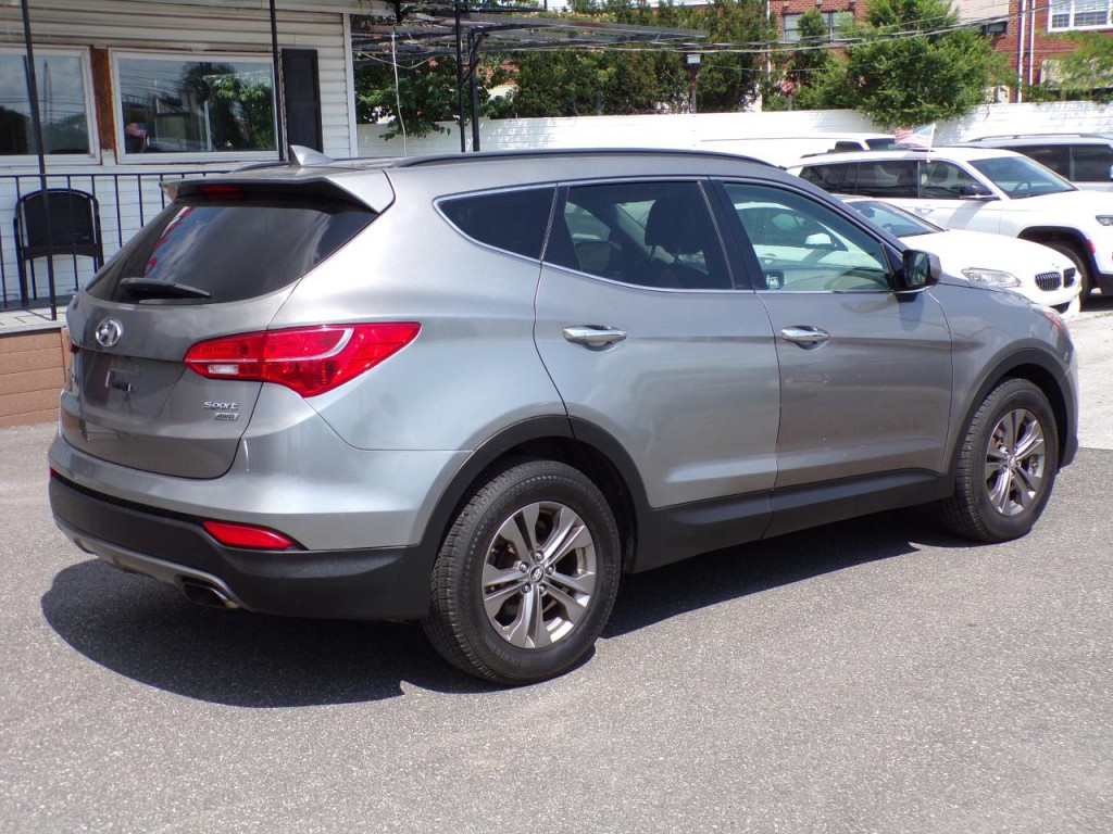 2014 Hyundai Santa Fe Image 2