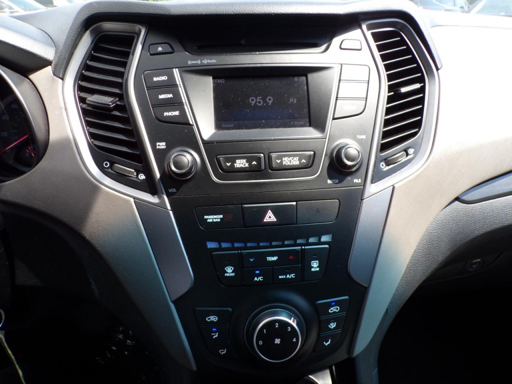 2014 Hyundai Santa Fe Image 11
