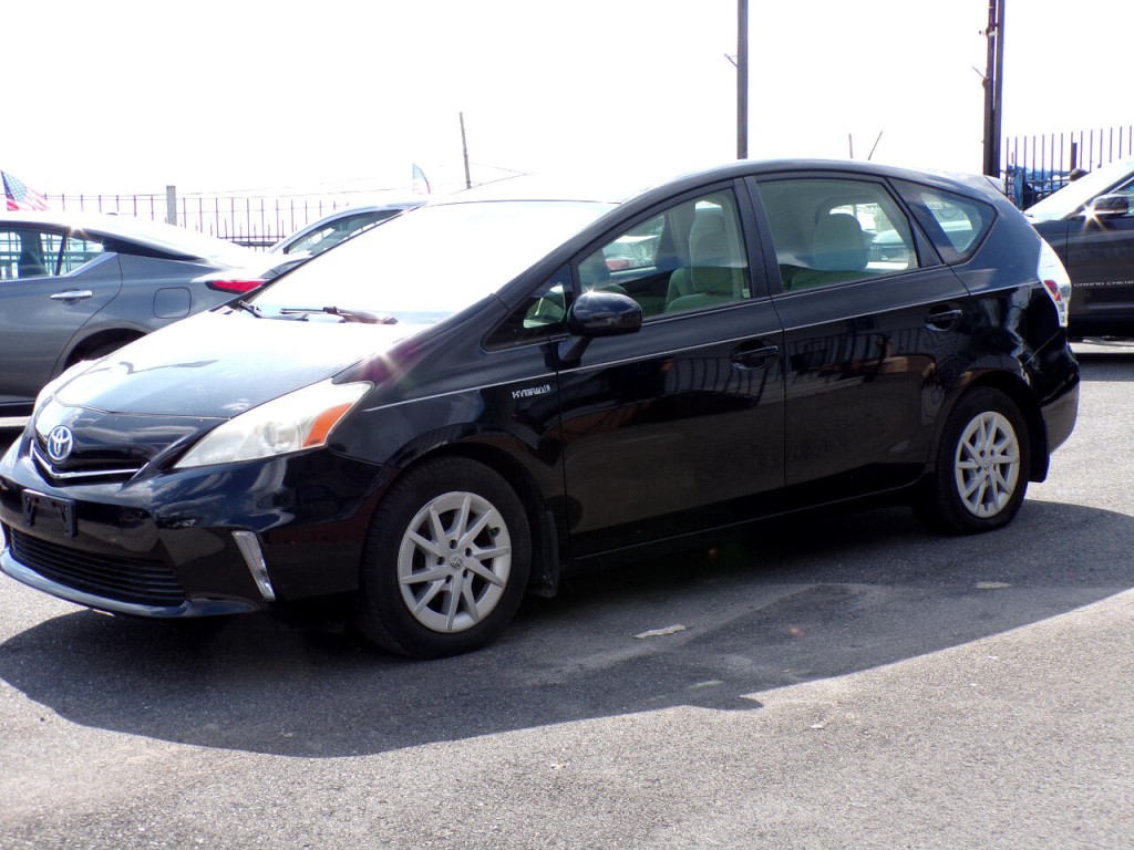 2012 Toyota Prius Image 2