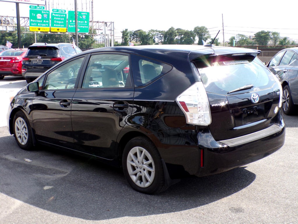 2012 Toyota Prius Image 4