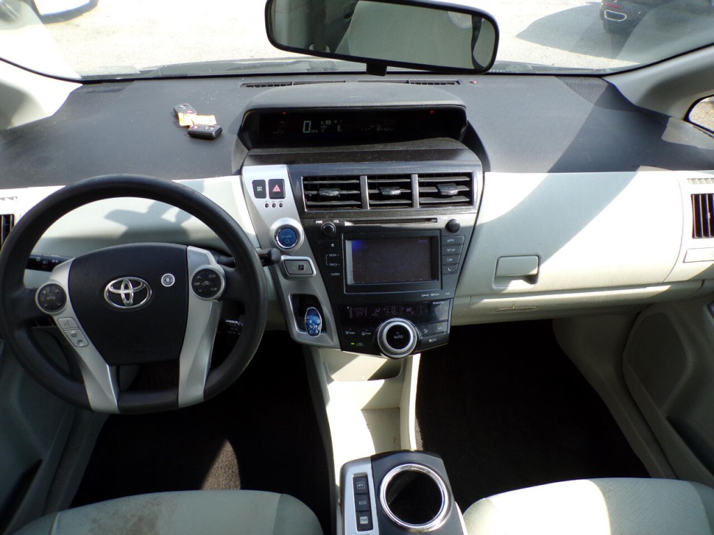 2012 Toyota Prius Image 8