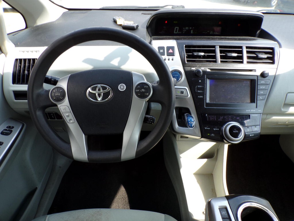 2012 Toyota Prius Image 9