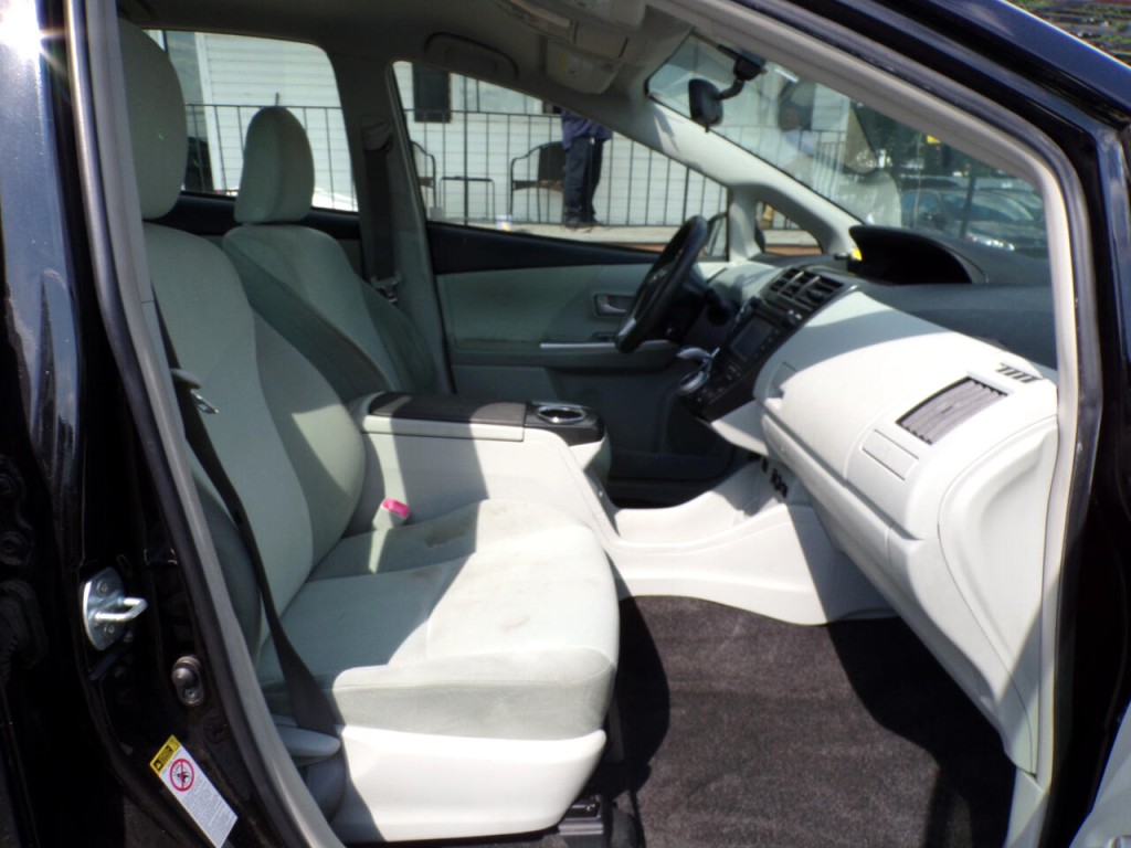 2012 Toyota Prius Image 10