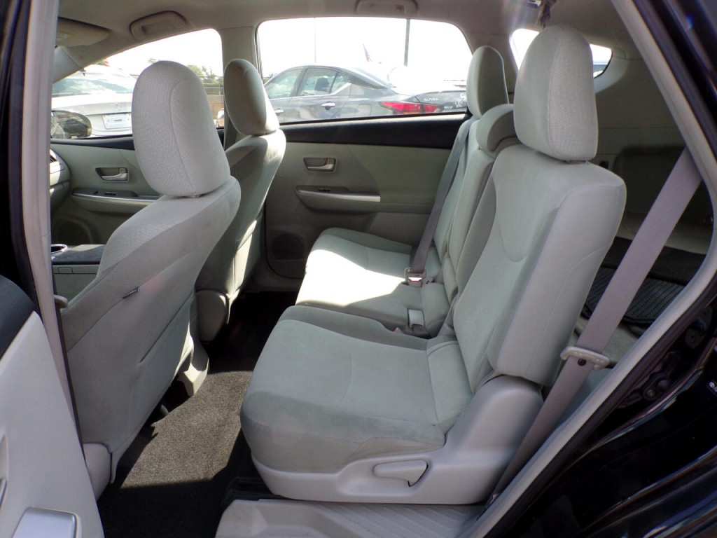 2012 Toyota Prius Image 11